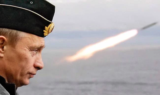 Η «ρωσική αρκούδα» βρυχάται και ετοιμάζεται: Υπέγραψε ο Πούτιν το νέο εξοπλιστικό εκατοντάδων δισ. δολαρίων